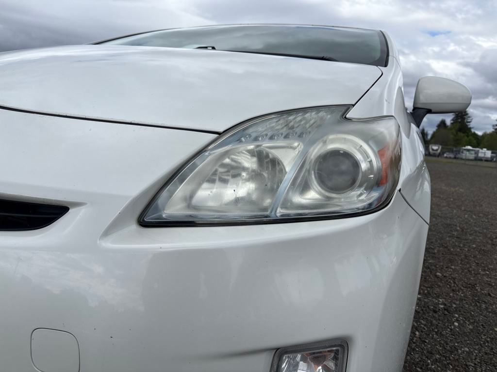 2010 Super White Toyota Prius II FWD Hatchback