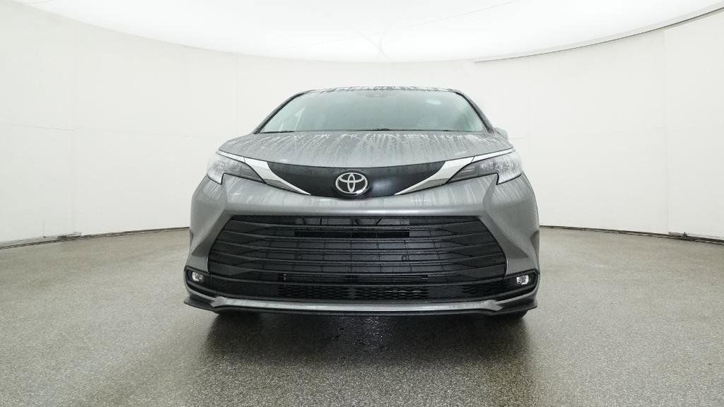Thumbnail: 2026 Toyota Sienna - 3