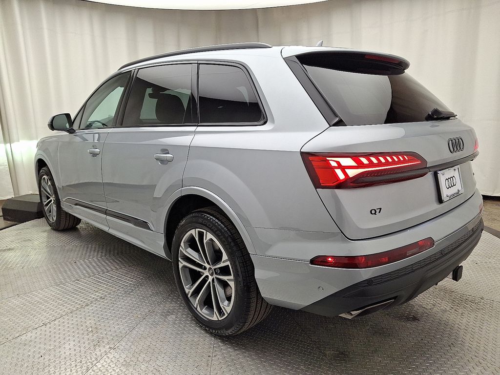 Thumbnail: 2026 Audi Q7 - 4