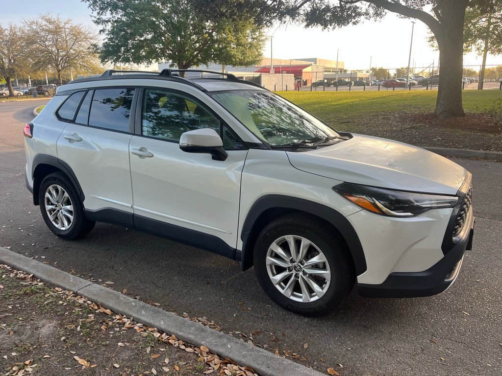 2022 Toyota Corolla Cross LE 7