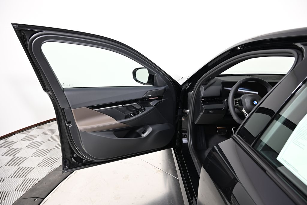 Thumbnail: 2026 BMW 5 Series - 21