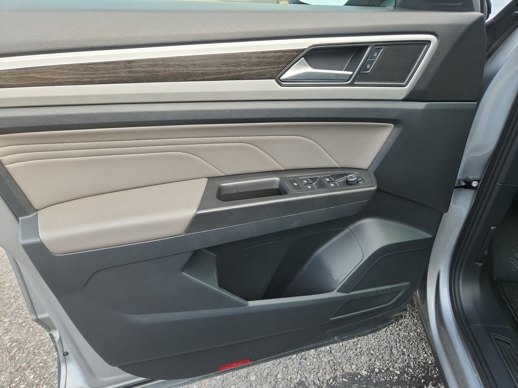 2022 Volkswagen Atlas 3.6L V6 SE w/Technology Silver at Subaru and VW of Moon Township
