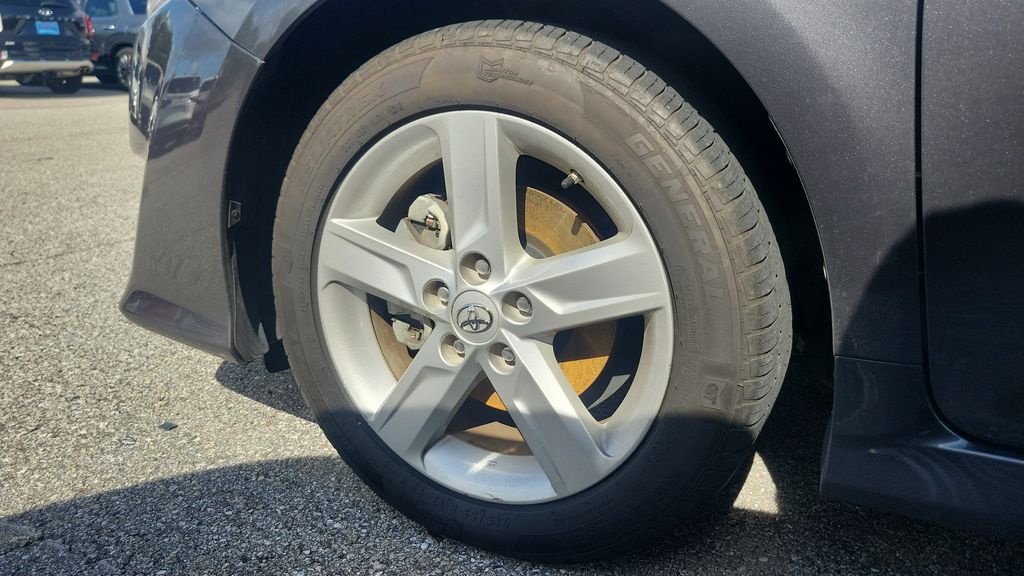 Used 2014 Gray Toyota SE image 4