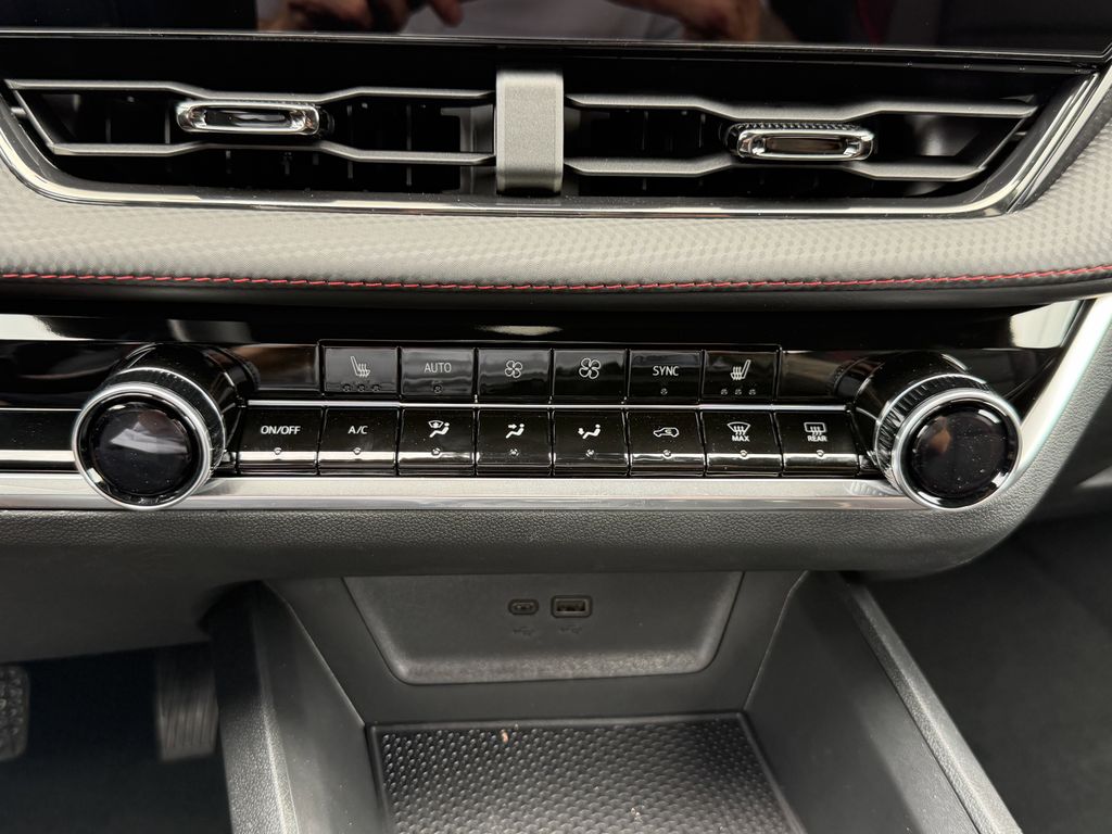 new 2026 Chevrolet Equinox car, priced at $33,895