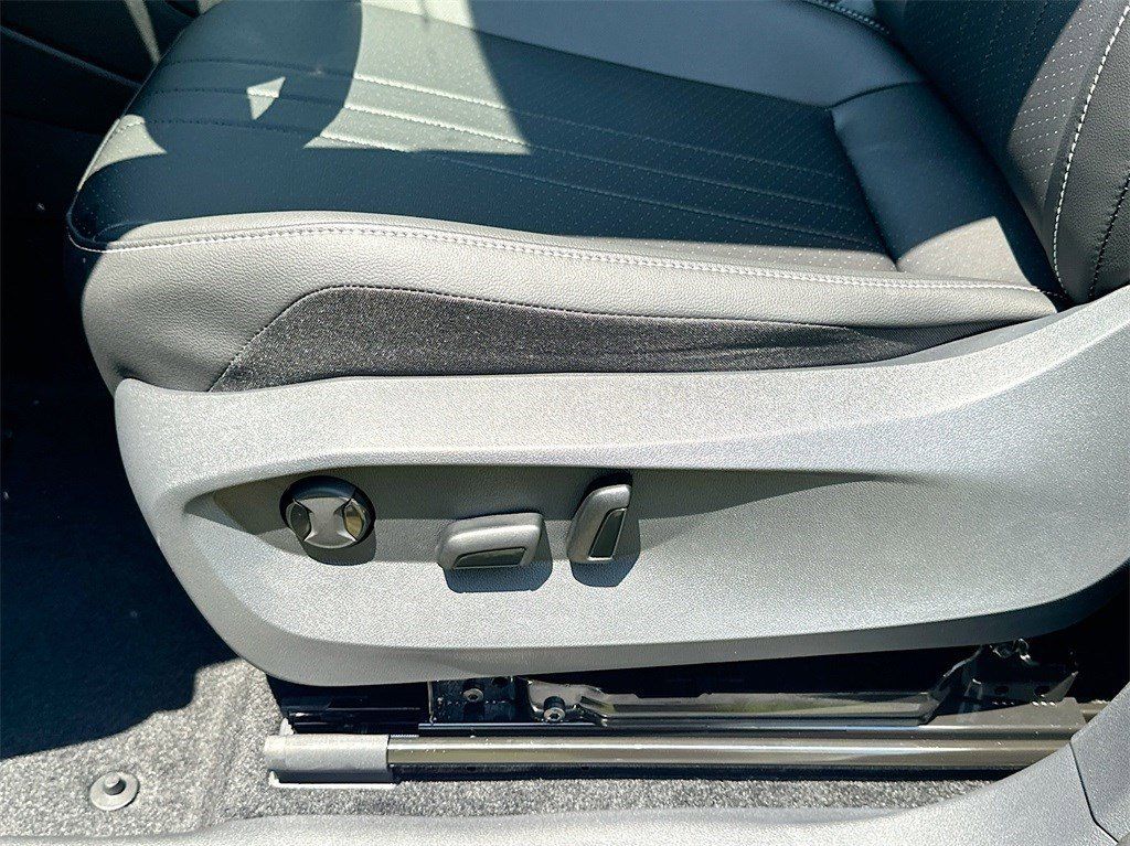 New 2024 Silver Volkswagen 2.0T SE image 20