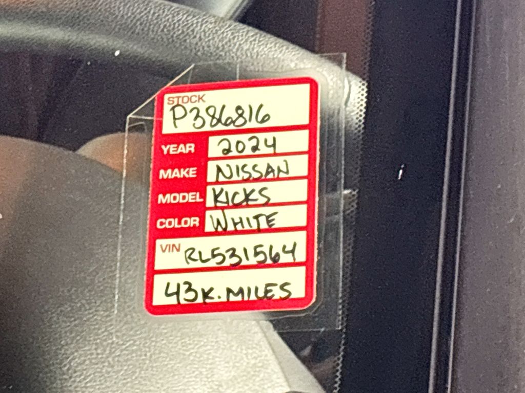 2024 Nissan Kicks SR