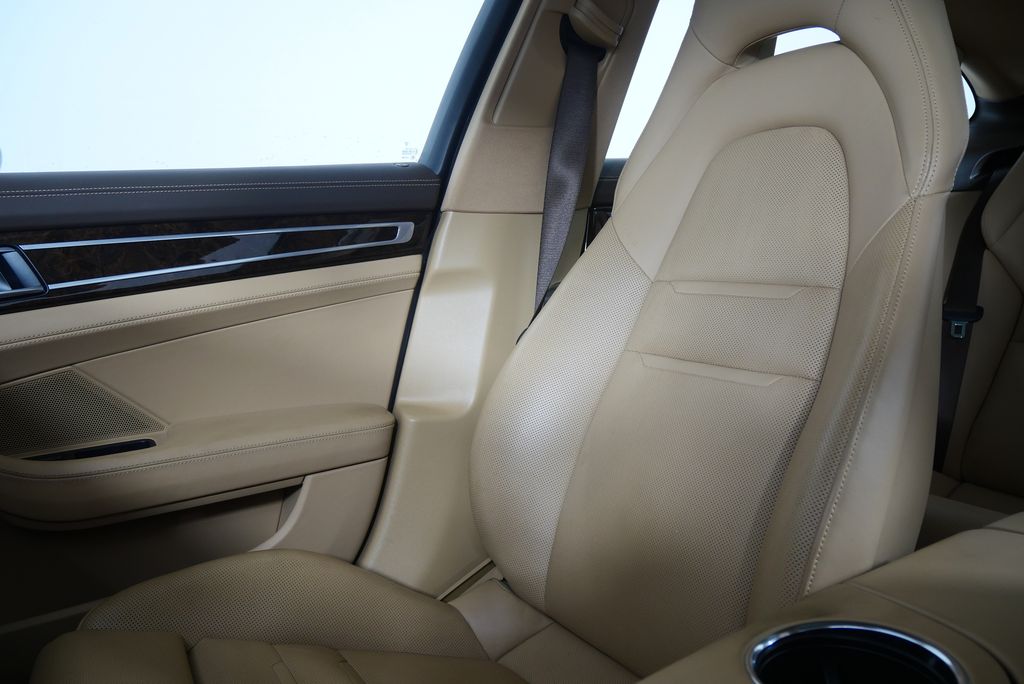 Thumbnail: 2019 Porsche Panamera - 31
