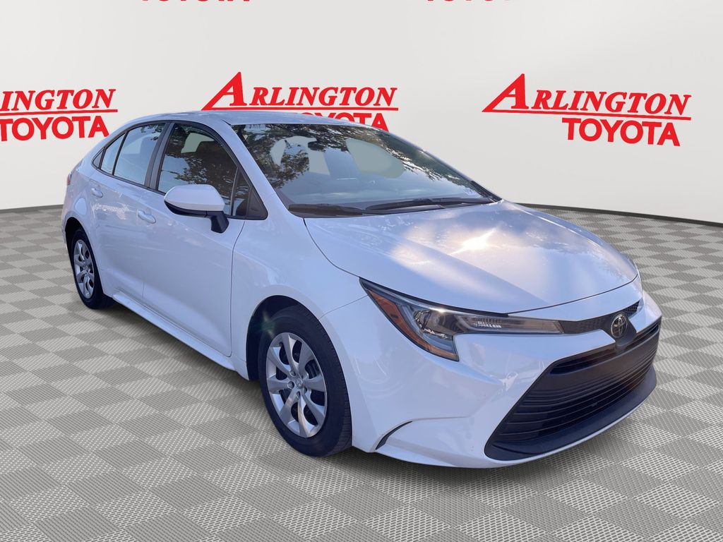 2025 Toyota Corolla LE's photo