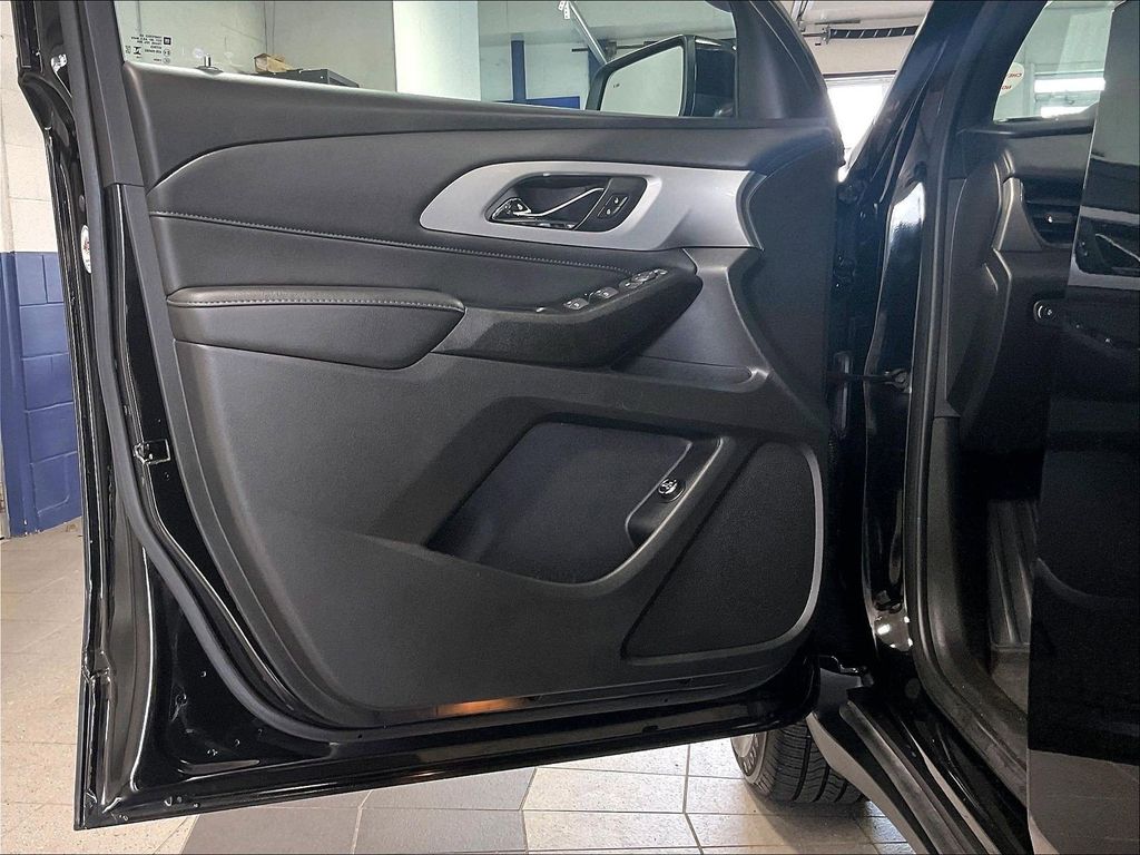 2023 Chevrolet Traverse — photo 9