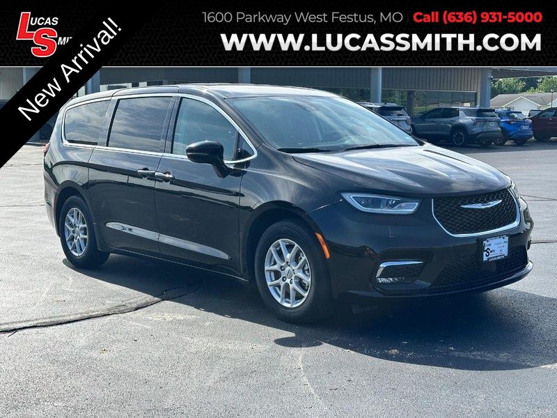 Diamond Black Crystal Pearlcoat 2024 Chrysler Pacifica Touring L FWD Minivan Front-Wheel Drive 9-Speed Automatic