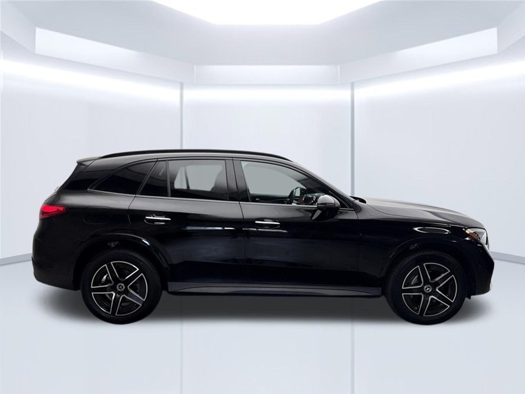 Thumbnail: 2023 Mercedes-Benz GLC - 9