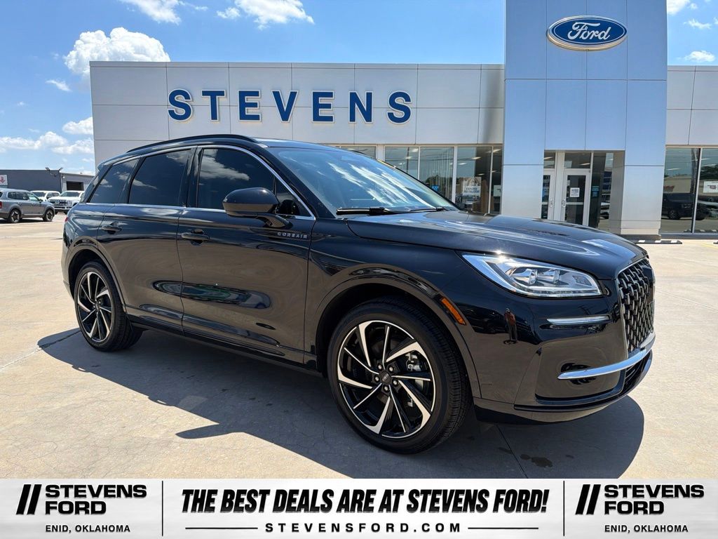 Infinite Black Metallic Clearcoat 2025 Lincoln Corsair SUV / Crossover All-Wheel Drive Continuously Variable Transmission