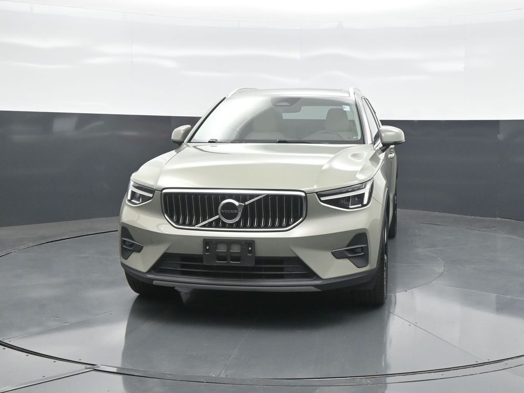 Used 2023 Volvo XC40 B5 Plus Bright Theme with VIN YV4L12UEXP2069933 for sale in Kansas City