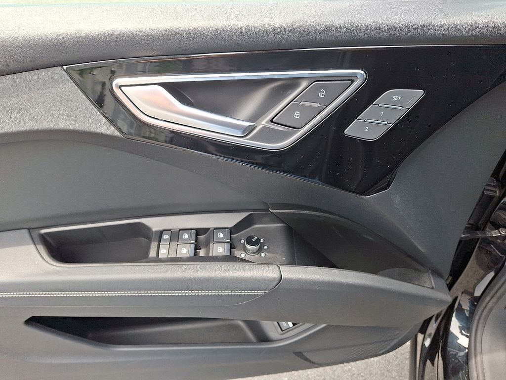 Thumbnail: 2023 Audi Q4 e-tron - 12