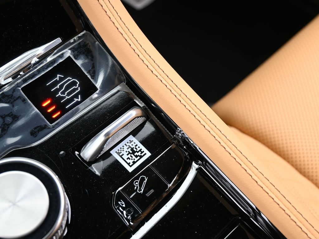 New 2025 Diamond Black Crystal Pearlcoat Jeep Summit image 28