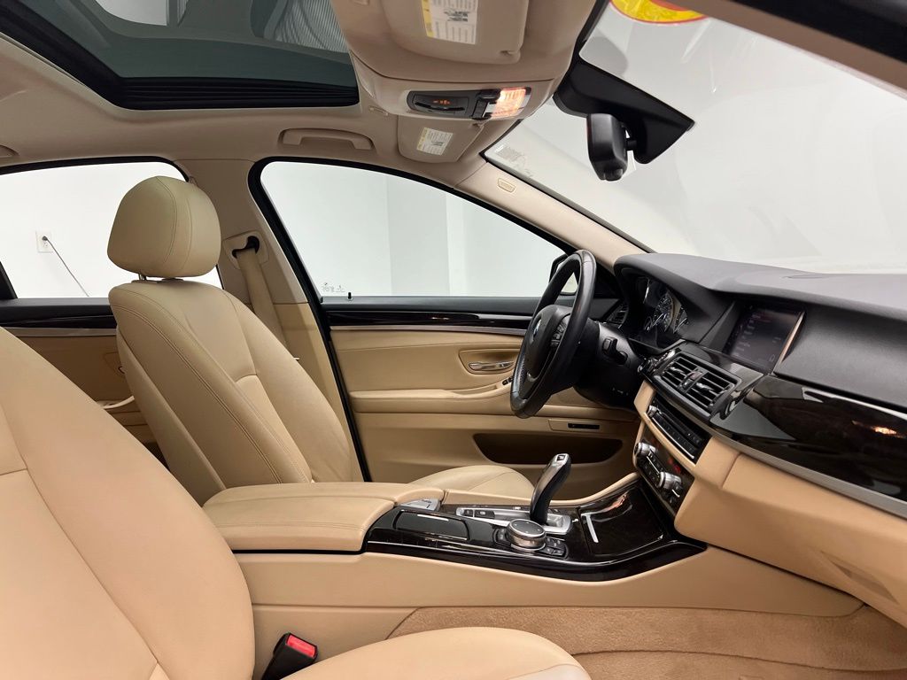 Thumbnail: 2015 BMW 5 Series - 6