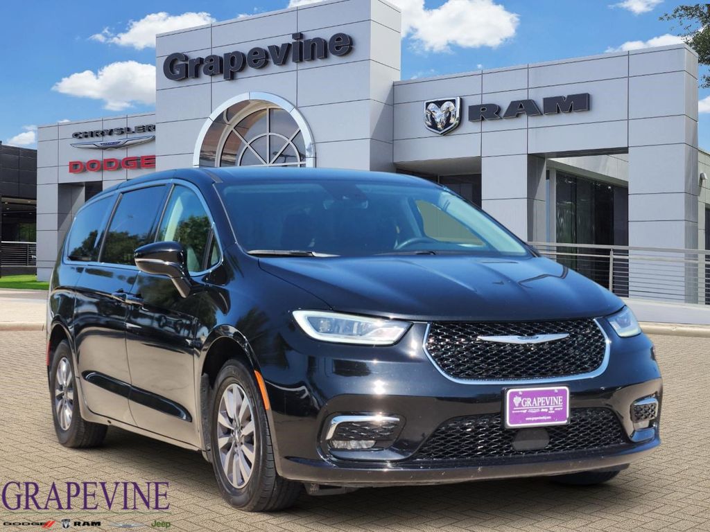  2024 Chrysler Pacifica Hybrid Select FWD   