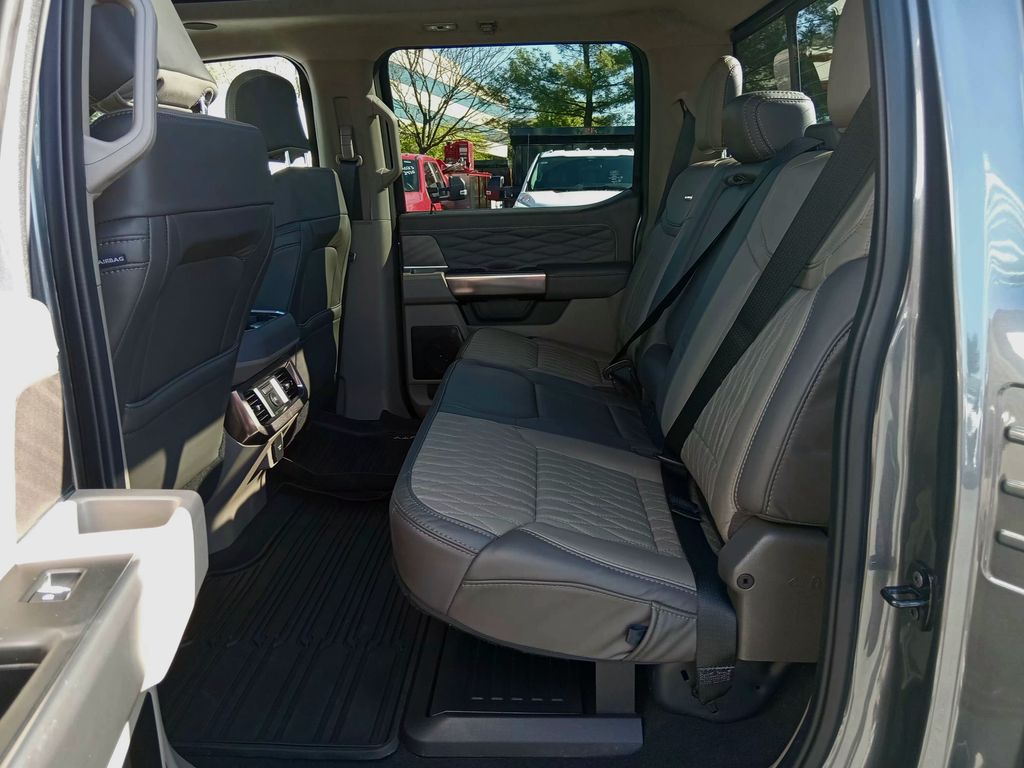 2025 Ford F-450 Super Duty Platinum