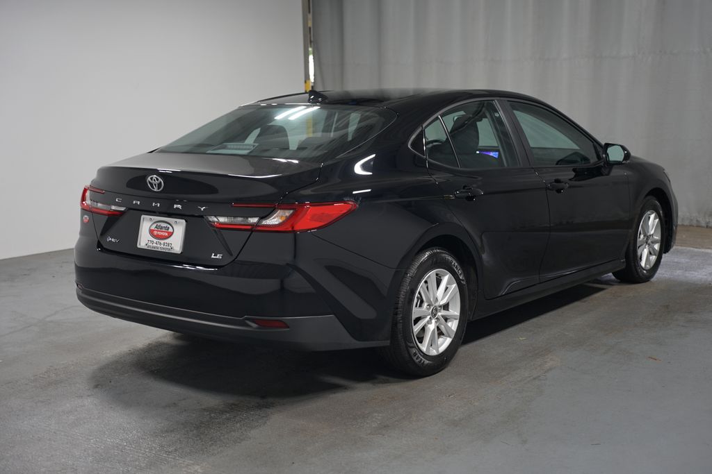 2025 Toyota Camry LE 8