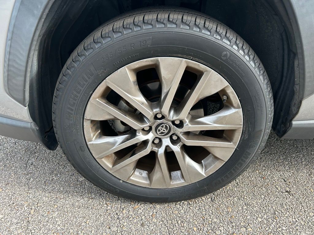 Thumbnail: 2019 Toyota RAV4 - 9