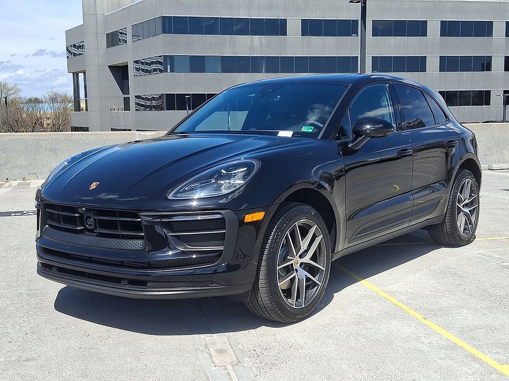Thumbnail: 2025 Porsche Macan - 1