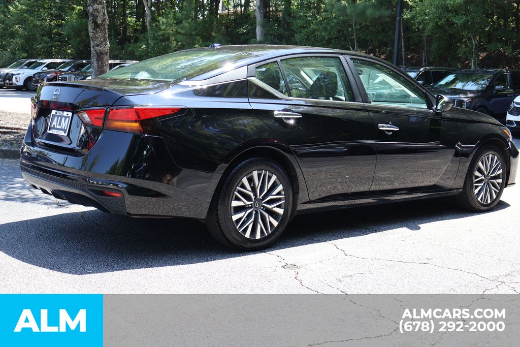 Used 2025 Black Nissan 2.5 SV image 5
