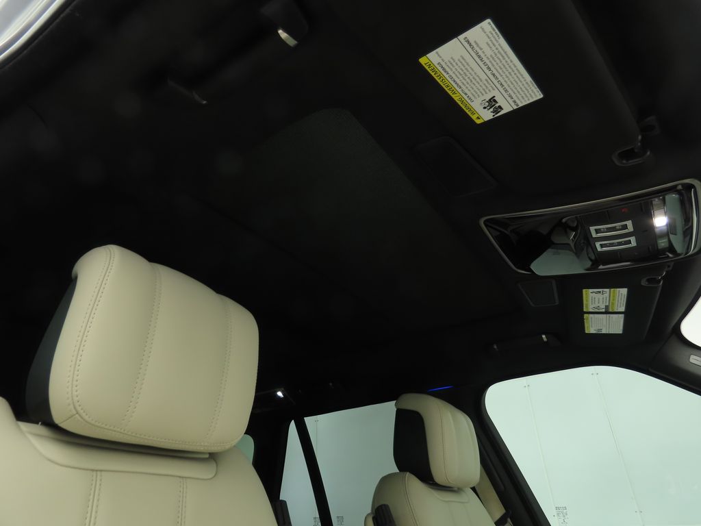 Thumbnail: 2022 Land Rover Range Rover - 18