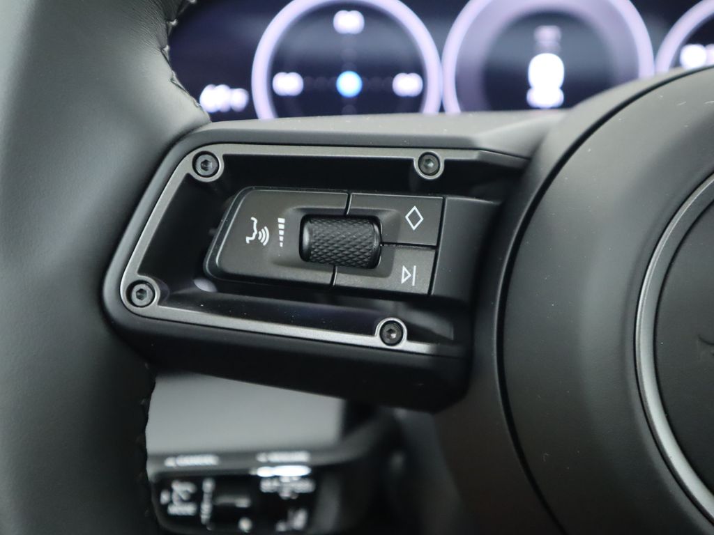 Thumbnail: 2025 Porsche Taycan - 14