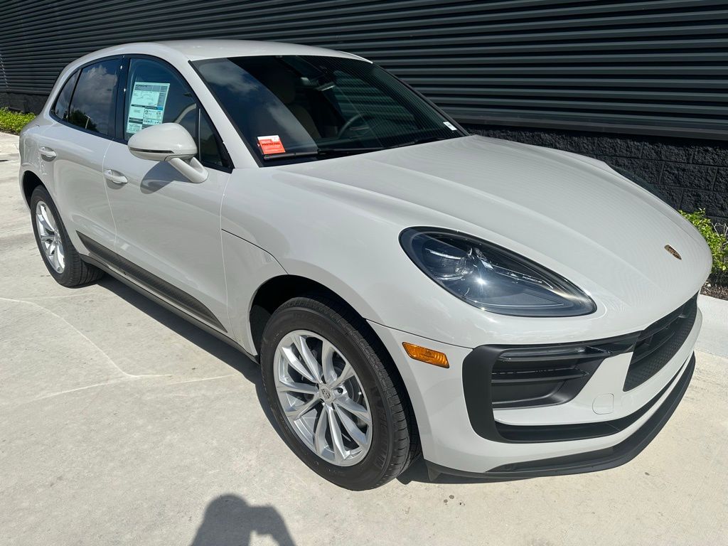 2025 Porsche Macan  10