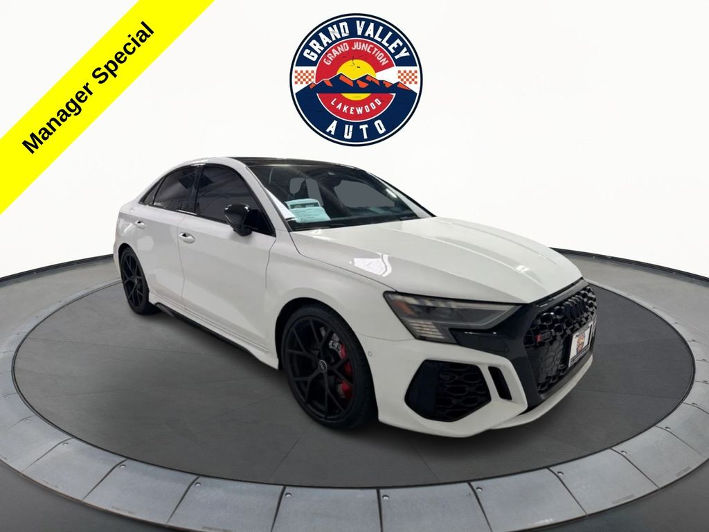 2023 Audi RS 3 Blanco (Glacier White Metallic) Sedán Tracción en las cuatro ruedas Automática