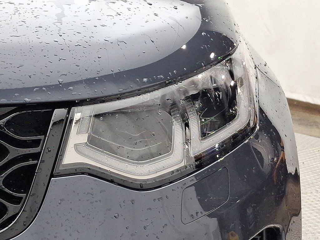 Thumbnail: 2025 Land Rover Discovery Sport - 9