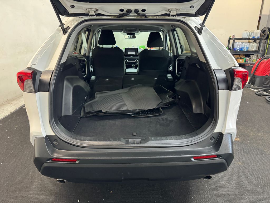 2020 Toyota RAV4 LE