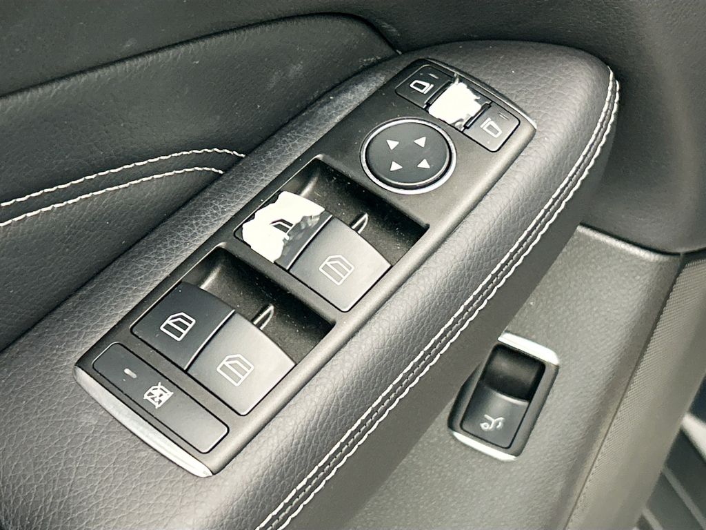 Thumbnail: 2012 Mercedes-Benz M-Class - 22