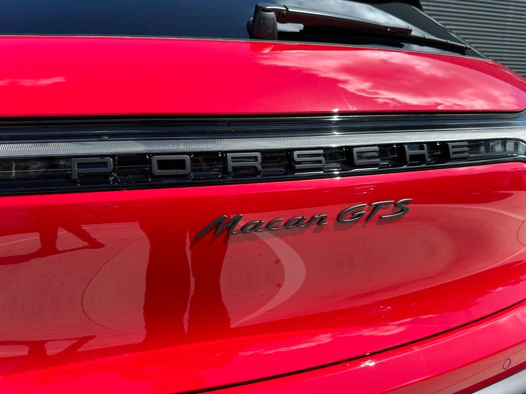 Thumbnail: 2026 Porsche Macan - 14