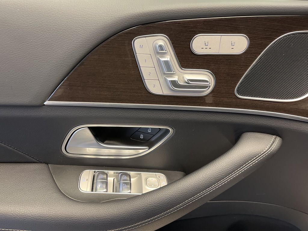 Thumbnail: 2025 Mercedes-Benz GLE - 12