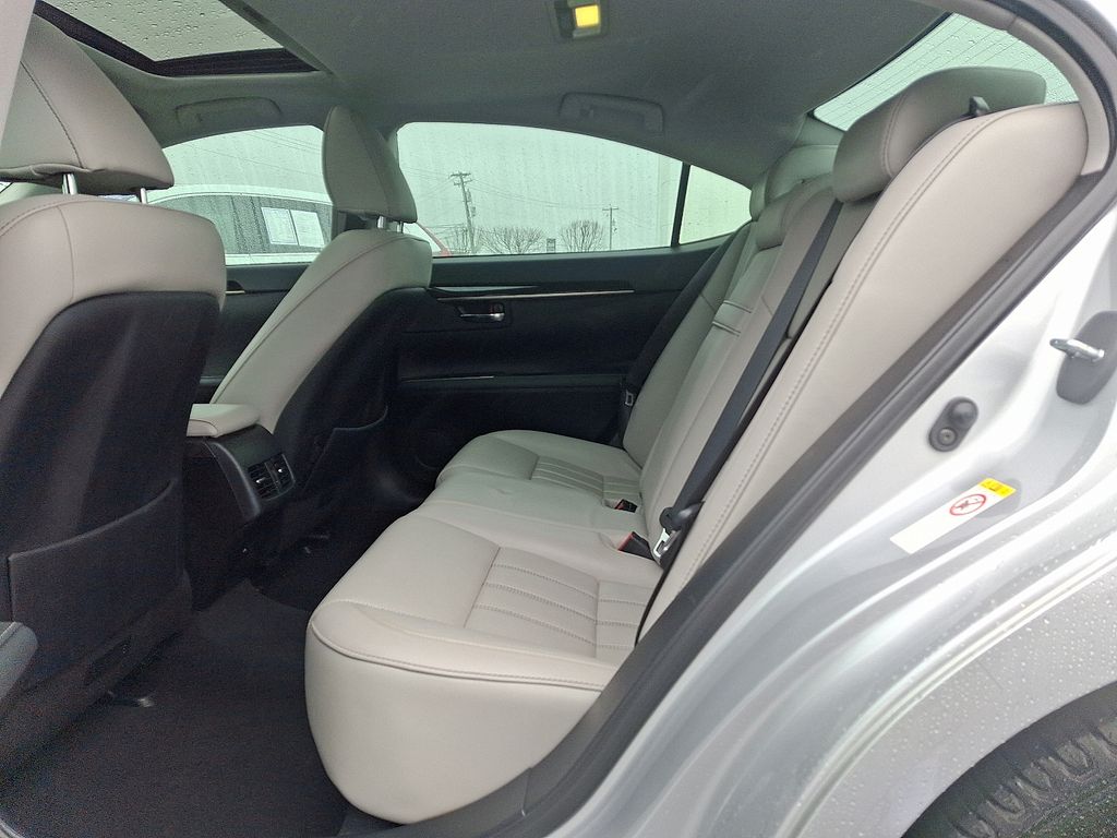 Thumbnail: 2018 Lexus ES - 10