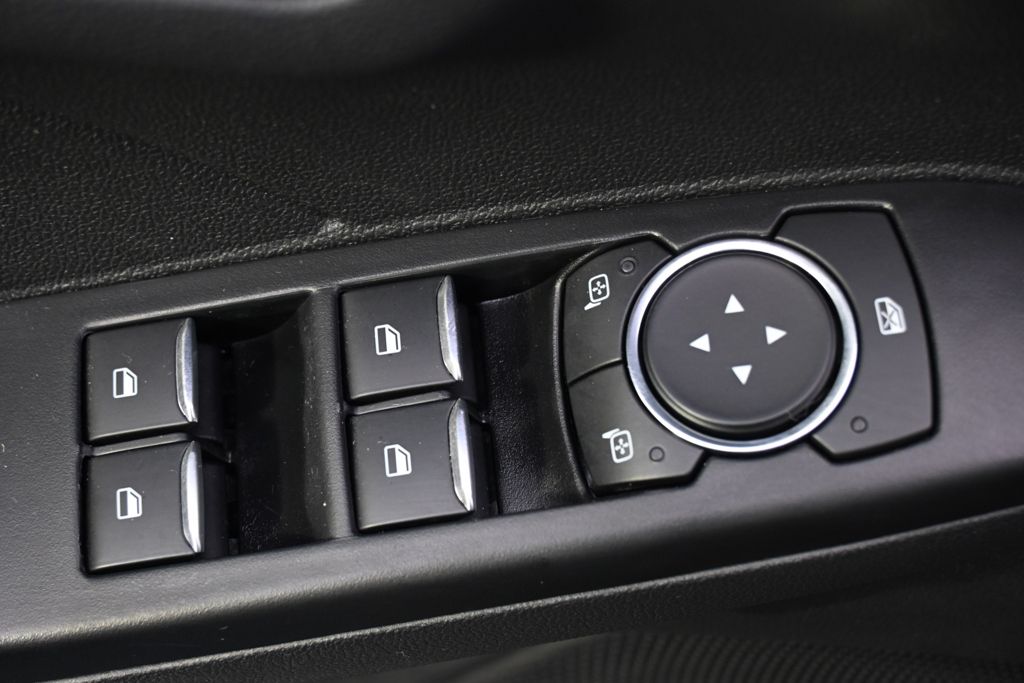 Used 2025  Ford Platinum image 23