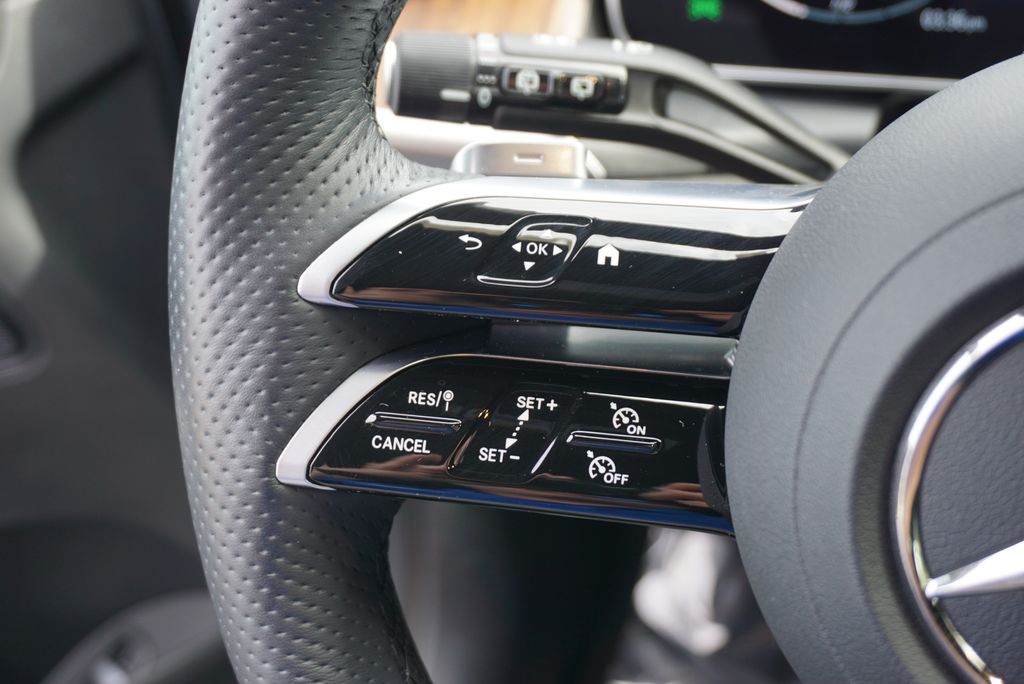 Thumbnail: 2025 Mercedes-Benz GLC - 28