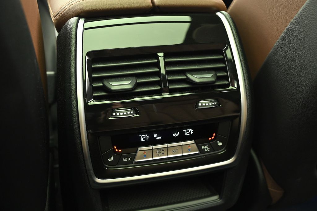 2023 BMW X7 xDrive40i 25
