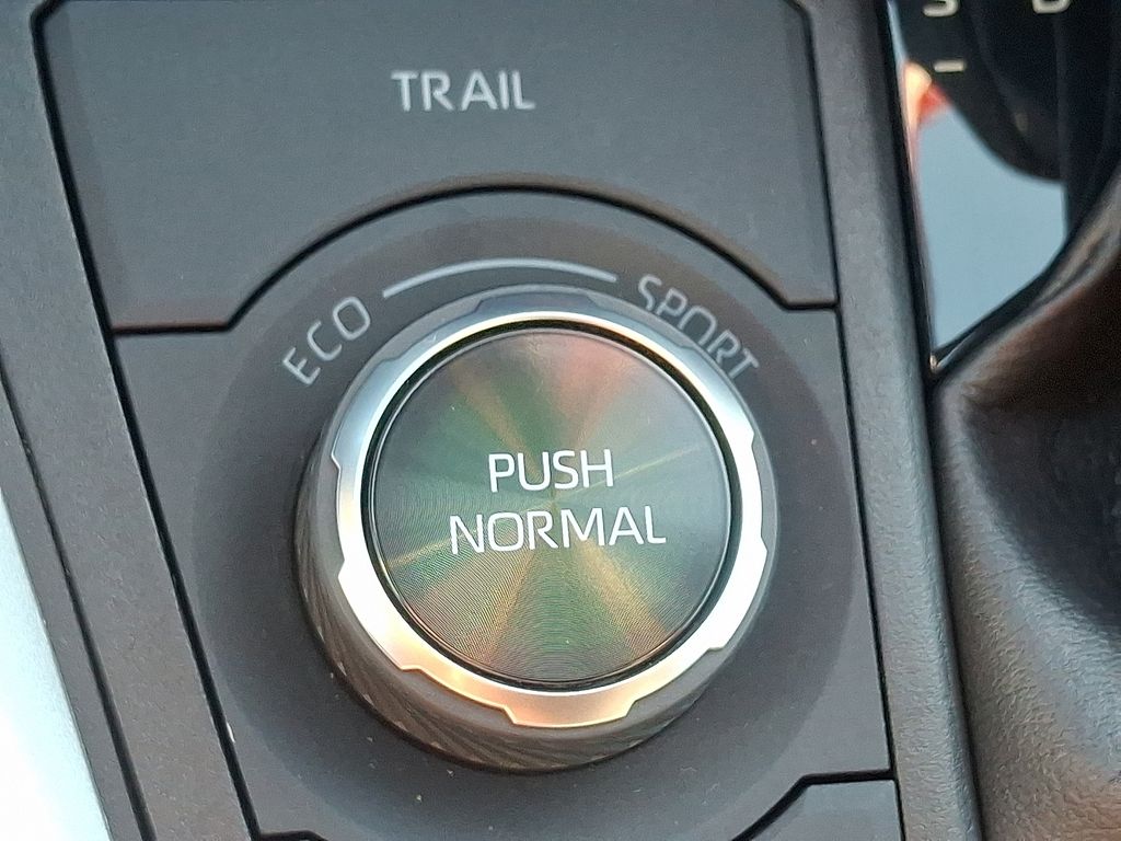 Thumbnail: 2021 Toyota RAV4 - 24