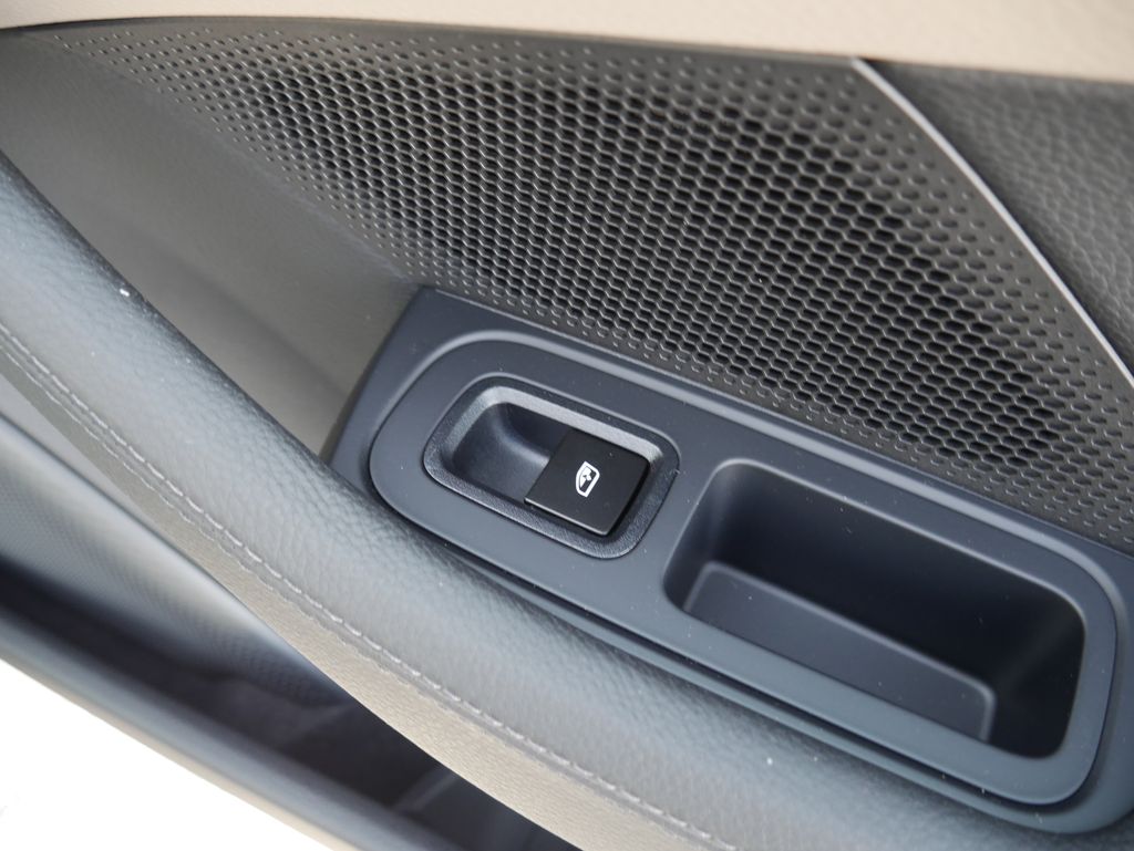 Thumbnail: 2026 Porsche Panamera - 28