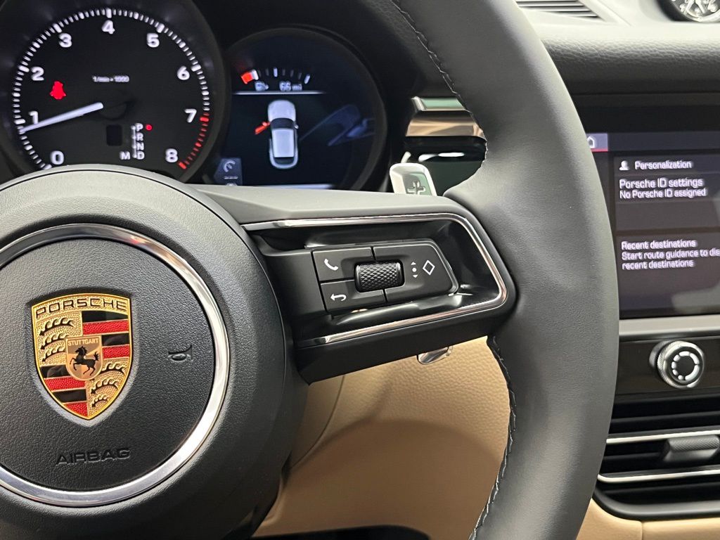 Thumbnail: 2026 Porsche Macan - 14