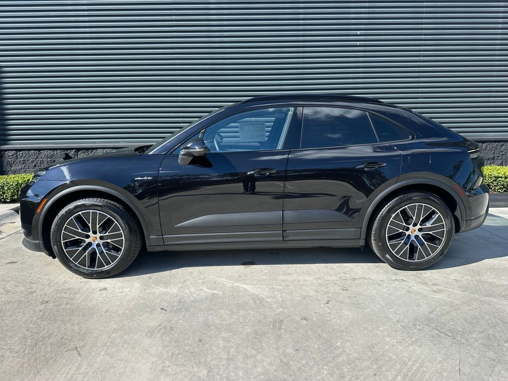 Thumbnail: 2026 Porsche Macan - 2