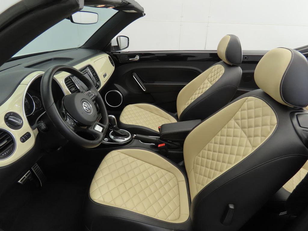 Thumbnail: 2019 Volkswagen Beetle - 24