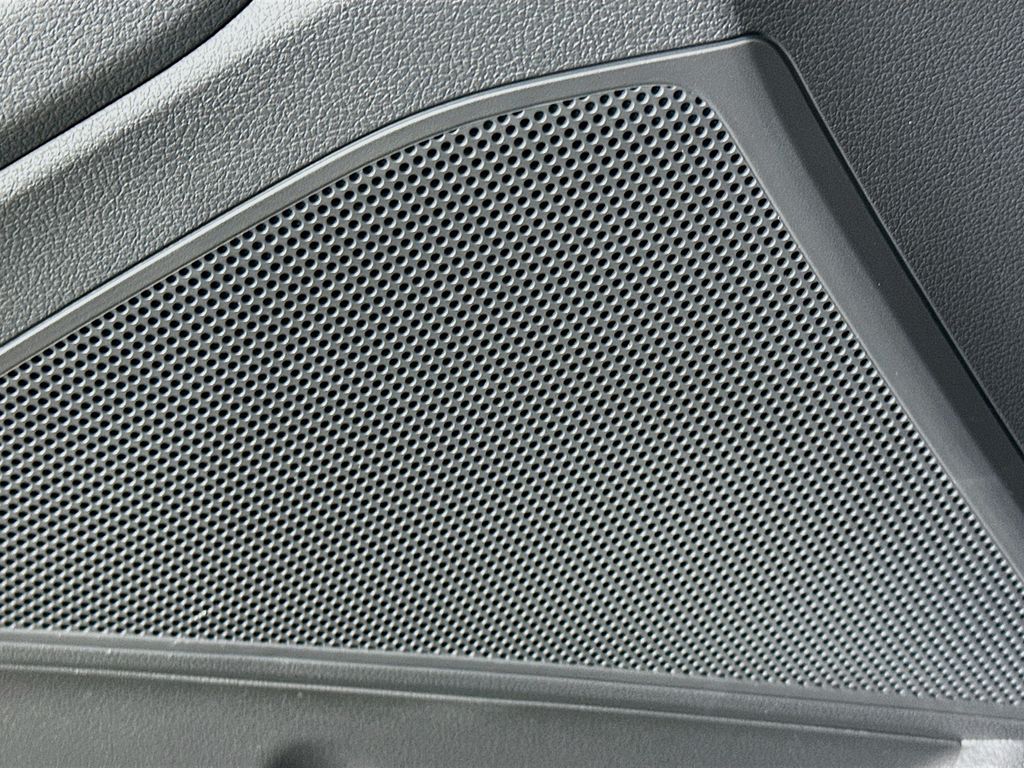 Thumbnail: 2022 Hyundai Ioniq - 18