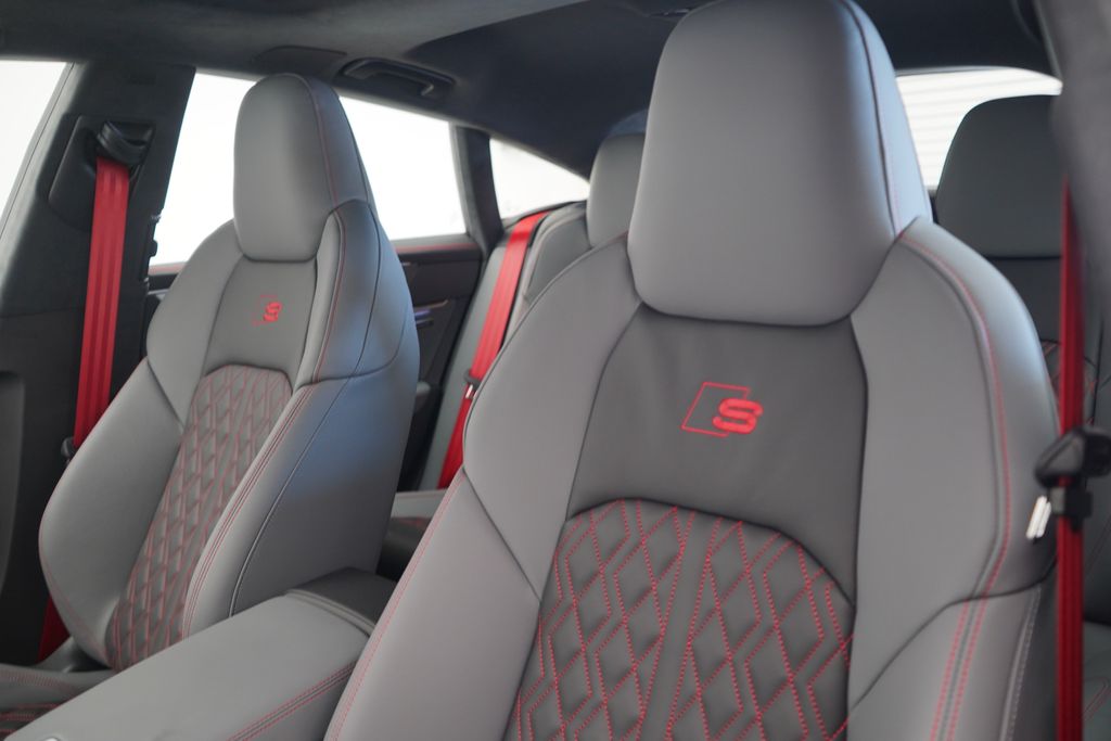 Thumbnail: 2025 Audi S7 - 8