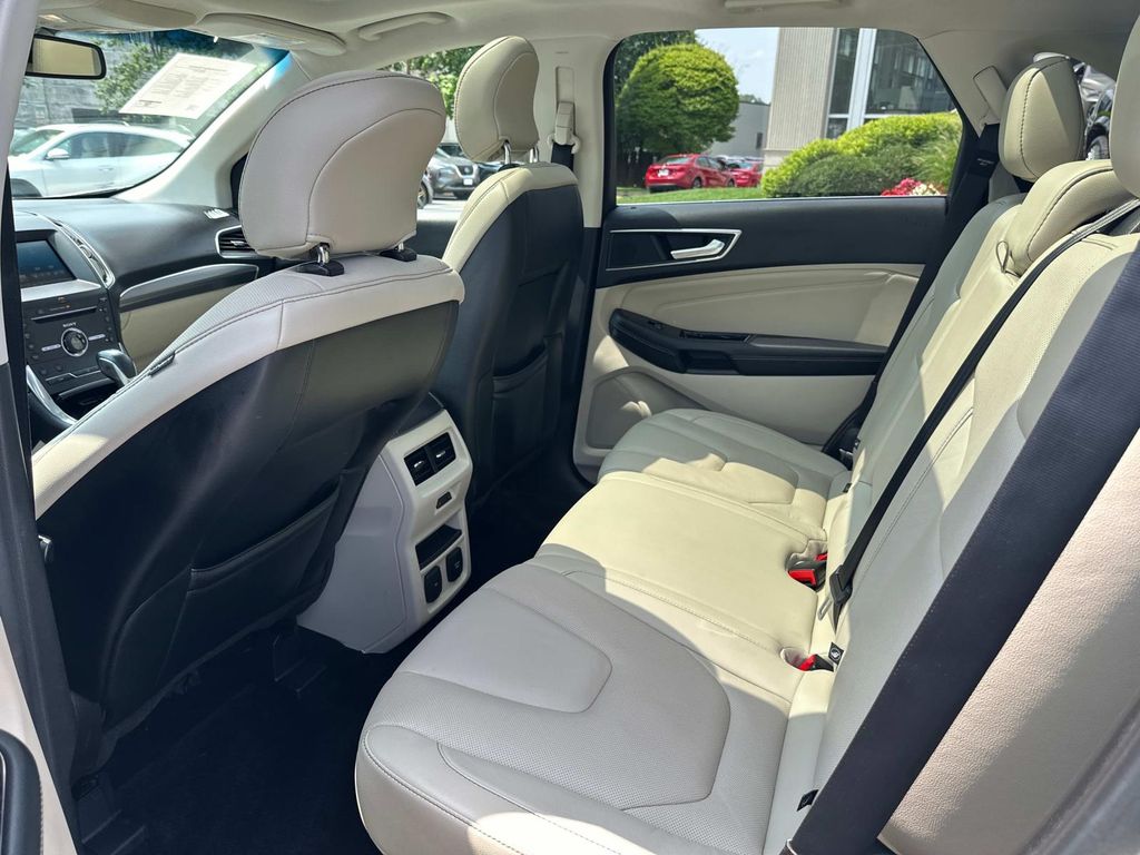 Thumbnail: 2015 Ford Edge - 19