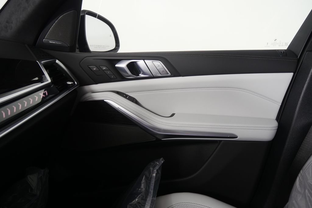 Thumbnail: 2026 BMW X7 - 25