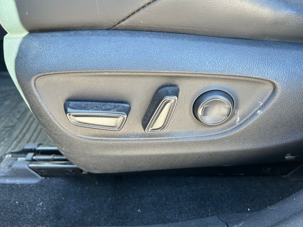 Thumbnail: 2020 Toyota RAV4 - 16