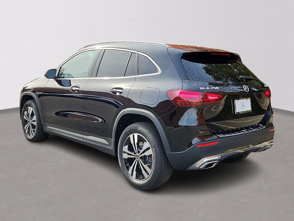 Thumbnail: 2026 Mercedes-Benz GLA - 4